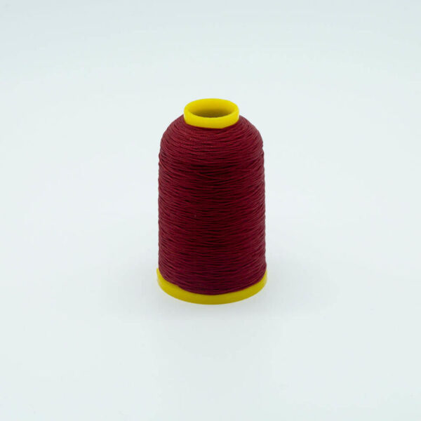 aufgerollter Nylon Garn in der Farbe Bordeaux