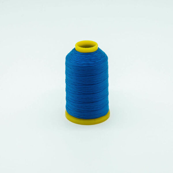 aufgerollter Nylon Garn in der Farbe Blau